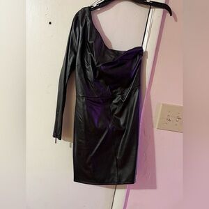 VENUS Black One-Shoulder Dress